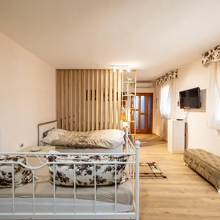 Old Street * Подгориця