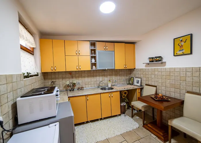 Old Street Apartment *