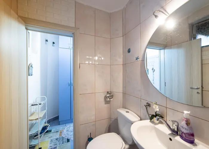 Old Street Apartment *